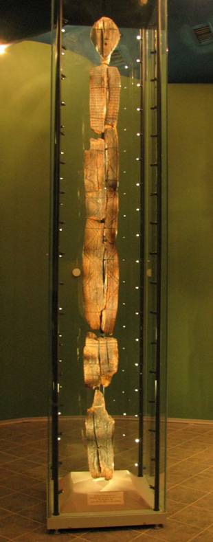 Ídolo de Shigir – la escultura de madera más antigua del mundo, datada recientemente en 11.000 años. (CC BY-SA 3.0)