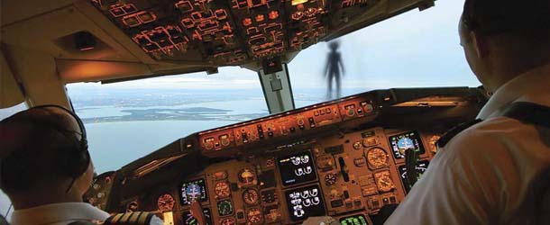 Misterioso “Humanoide Volador” casi impacta contra un avión de pasajeros