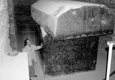 fueron estas enormes cajas de granito solido del serapeum utilizados como portales estelares 11