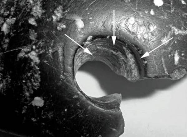 un brazalete de 400 000 anos de antiguedad descubierto en la cueva denisova