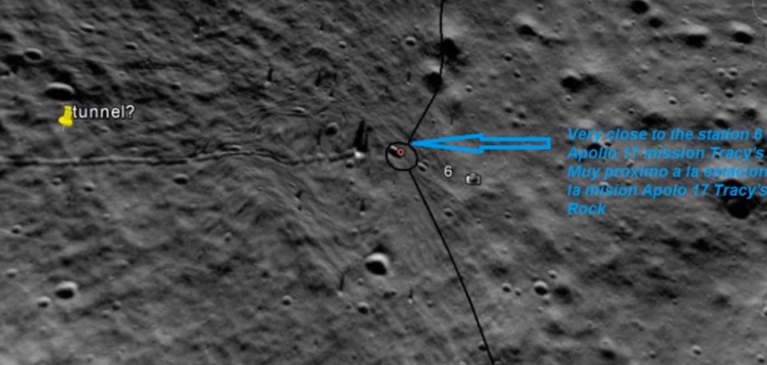 Cazador de ovnis descubre un “monolito” junto a 2 túneles en la superficie lunar