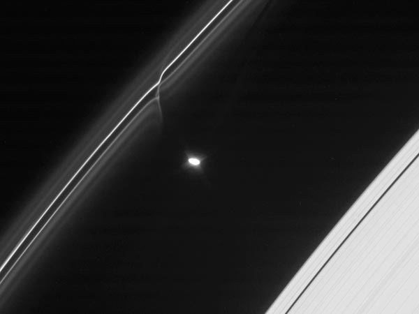 Los anillos de Saturno podrían haber sido construidos artificialmente.