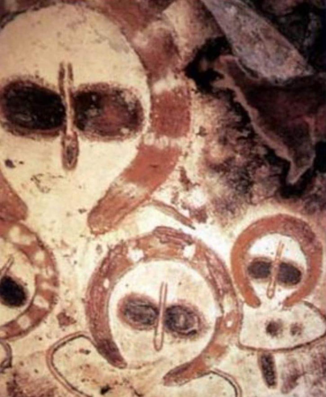 Arte rupestre prehistórico, Australia Occidental. ¿Una representación de seres no humanos? #mundoocultoes