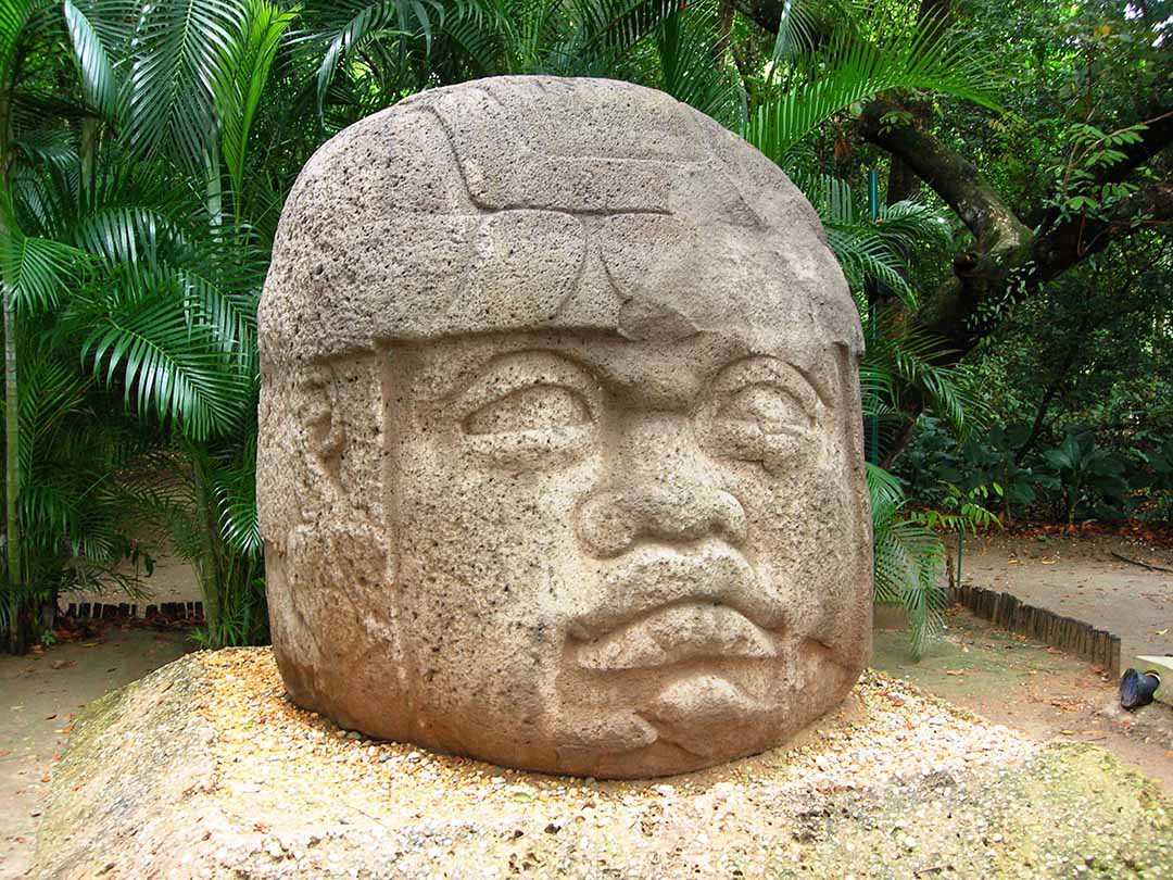 las misteriosas cabezas olmecas y las esculturas mayas de barrigas gobernantes o entidades de otro mundo 1