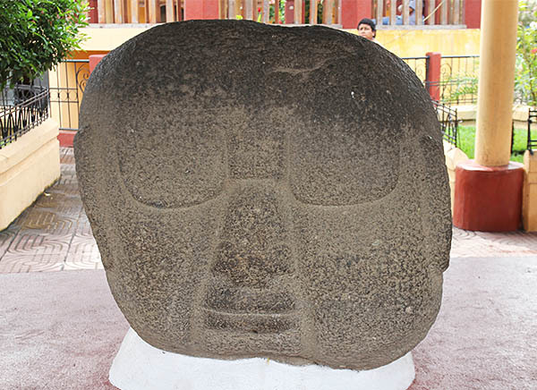 las misteriosas cabezas olmecas y las esculturas mayas de barrigas gobernantes o entidades de otro mundo 14