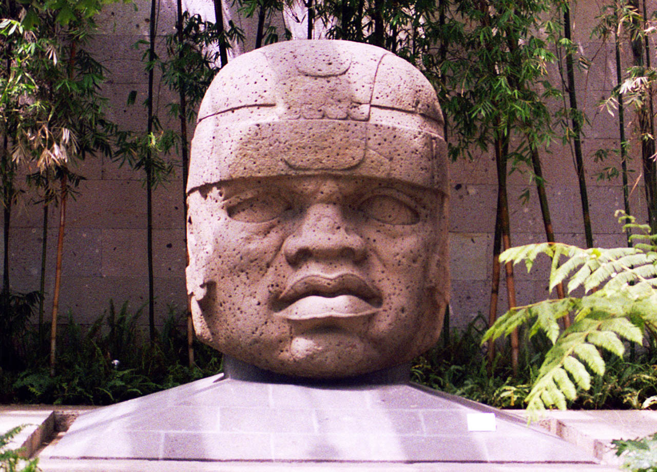 las misteriosas cabezas olmecas y las esculturas mayas de barrigas gobernantes o entidades de otro mundo 2